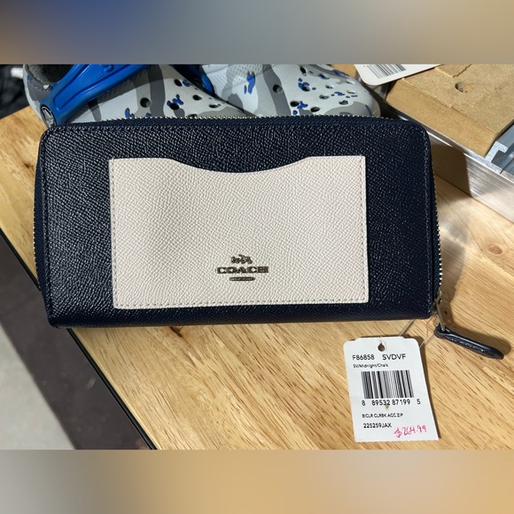 Coach accordion wallet - Picture 2 of 8